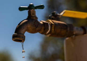 Dalla doccia all'uso della lavastoviglie: tutti i consigli per evitare gli sprechi di <b>acqua</b>