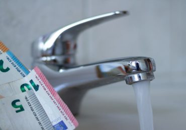 Bolletta dell'<b>acqua</b>, cambiando un'abitudine la tagli del 70%: il portafoglio ti ringrazierà