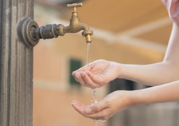 Siccità e crisi idrica, il vademecum per evitare sprechi e <b>risparmiare acqua</b>. Ecco come