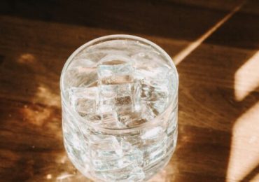 I rischi del bere <b>acqua</b> ghiacciata secondo la medicina tradizionale cinese