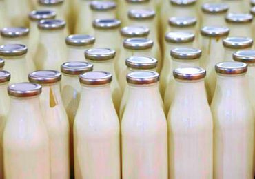 "Latte andato a male 'corretto' con soda caustica e <b>acqua</b> ossigenata": maxi sequestro in un ...