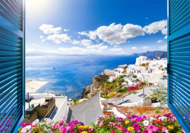 Impatto turistico su Santorini: strategie per la sostenibilità ambientale - Tempo Italia