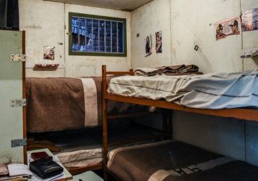 "L'<b>acqua</b> calda in cella non è un diritto del detenuto, il carcere non è un hotel": Garante avvia ...