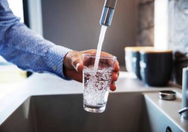 È vero che l'<b>acqua</b> del rubinetto fa male? Cosa dice l'ISS - ireporters.it