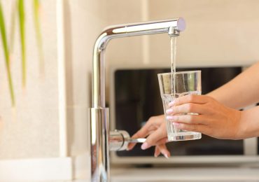 L'<b>acqua</b> del rubinetto è sicura, ma quanti si fidano? - Fondazione Umberto Veronesi