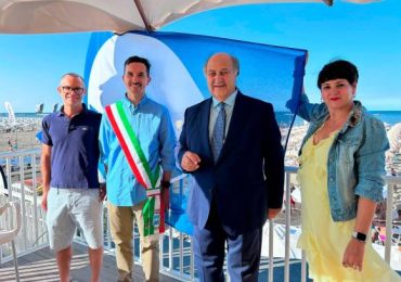 Qualità dell'<b>acqua</b> e servizi: consegnata a Cesenatico la Bandiera Blu - Corriere Romagna