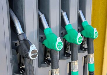 Addio Diesel e Benzina, con questo carburante non serviranno più: creato dall'<b>acqua</b>, è stupefacente