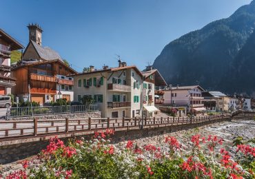 Campitello di Fassa: 50 casi di gastroenterite. Il Comune: «<b>Acqua</b> contaminata, va bollita»