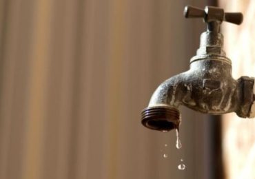 A Ferragosto, con i ristoranti pieni, Avigliano senz'<b>acqua</b>. La protesta del Sindaco Mecca