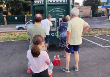 Velletri, le Casette dell'<b>Acqua</b> di Acea una consuetudine quotidiana: file in via Ariana ...