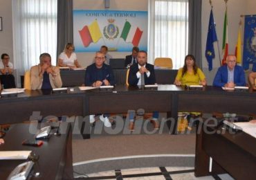 Bocciate le mozioni di minoranza su "ex Fuori Rotta" e <b>risparmio idrico</b>, sì unanime su Stellantis