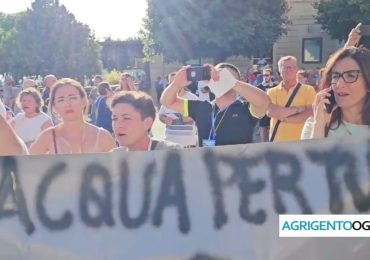 Agrigento in Piazza: cittadini in lotta per il diritto all'<b>Acqua</b> - YouTube