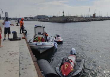 Vigili del Fuoco salvano tre persone su una moto d'<b>acqua</b> in avaria - Chiamami Città