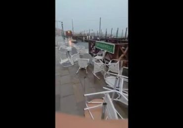 Venezia, il video dell'<b>acqua</b> alta che allaga la zona di San Marco | Corriere TV - Veneto