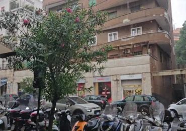 Roma, nuova ondata di maltempo: strade diventano fiumi d'<b>acqua</b> - Corriere Tv
