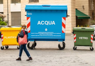 L'INIZIATIVA – Un cassonetto gigante per l'acqua: “Ecco quanto ne consumiamo in una settimana