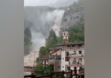 Nubifragi in Piemonte, la cascata di Noasca torna a far paura: fiume d'<b>acqua</b> e fango giù ...