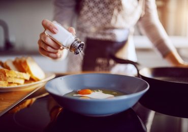 Hai più fame del solito? Forse è perché mangi troppo salato - Cookist