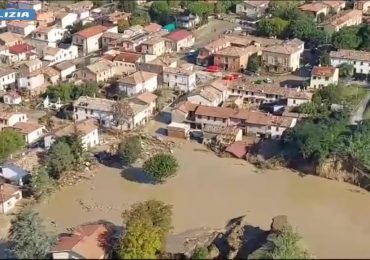 Faenza sott'<b>acqua</b>, viaggio nei territori colpiti dall'alluvione - YouTube