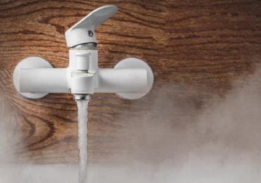 Vuoi ridurre la bolletta della luce? Ecco come <b>risparmiare</b> sull'<b>acqua</b> calda ogni giorno!