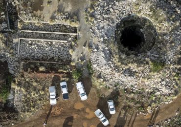 Video. La polizia sudafricana taglia <b>acqua</b> e cibo ai minatori illegali - Euronews.com