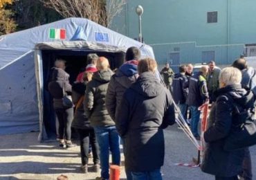 Basilicata-Potenza: Emergenza idrica file per l'<b>acqua</b> come ai tempi del terremoto del 1980
