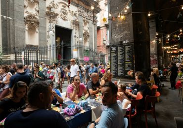 Centro storico di Napoli, “guerra” alle friggitorie e stop ai gazebo abusivi - Il Mattino