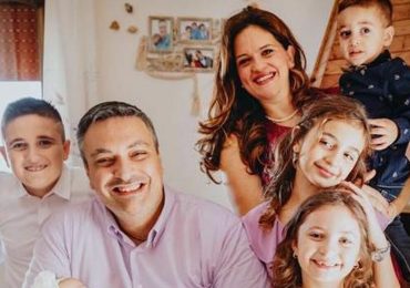 Insegnante e mamma di 5 figli pronta a conseguire la quinta laurea. Francesca: «Rifarei tutto»