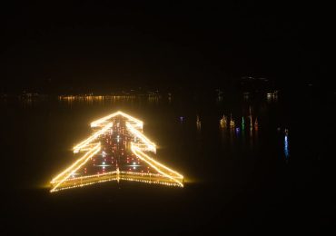 L'Albero di Natale sull'<b>acqua</b> più grande del mondo e una spruzzata di cioccolato - Umbria 7