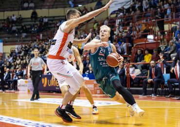 L'<b>Acqua</b> S.Bernardo Cantù sbanca Forlì con un ottimo quarto quarto - Sportando Basketball