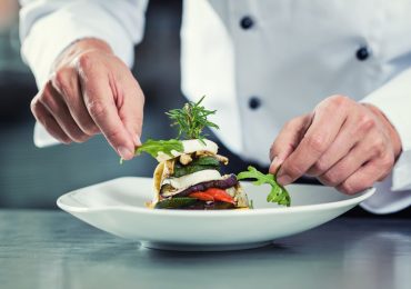 'Non voglio clienti che vanno a <b>risparmio</b>': le pretese assurde di un famoso chef