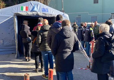 Crisi idrica, a Potenza distribuite buste d'<b>acqua</b>. Attesa l'autorizzazione di Asp per l'uso ...