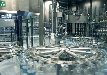 Bioplastica compostabile, rPET, decarbonizzazione e non solo. L'impegno di <b>Acqua</b> Sant ...