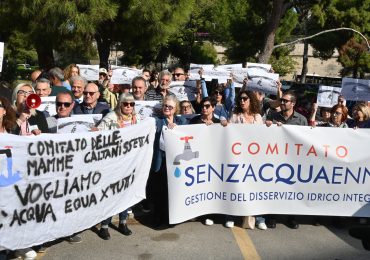 In Sicilia e Basilitica non c'è <b>acqua</b>. Ma i nostri onorevoli non ne parlano - HuffPost Italia