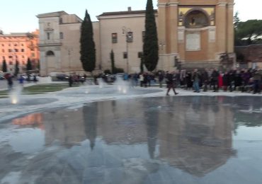 Fontane a raso, luci e giochi d'<b>acqua</b>: ecco piazza San Giovanni versione Giubileo