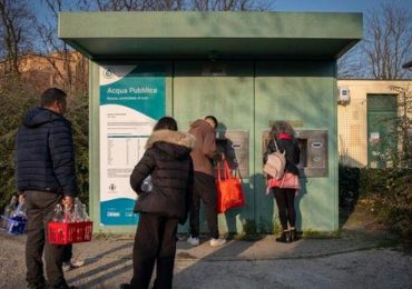 <b>Acqua</b> pubblica, triplicati i litri erogati. Quasi due milioni di bottiglie di plastica risparmiate