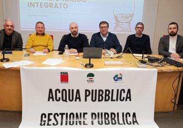 Sindacati e lavoratori, inizia la lotta: «L'<b>acqua</b> deve restare pubblica. Pronti anche allo sciopero