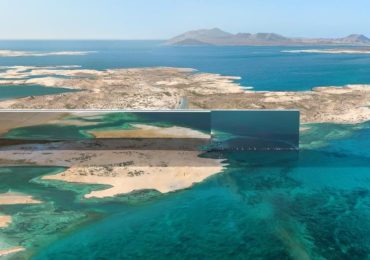 L'enorme città specchio in mezzo al deserto verrà costruita da un esercito di robot | il progetto Neom