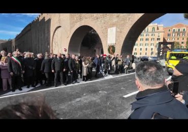 Giubileo, le prime auto passano sotto il nuovo tunnel di Piazza Pia - YouTube
