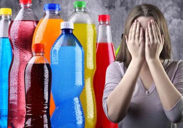 Bottiglie di plastica per l'<b>acqua</b>, il pericolo è molto più insidioso di quanto tu possa immaginare