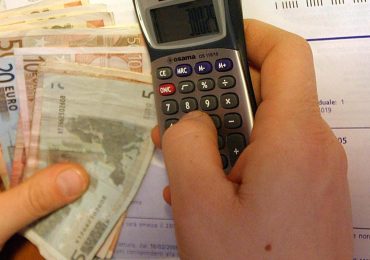 Allarme rincari bollette luce e gas: guida al risparmio energetico di Consumerismo-Assium