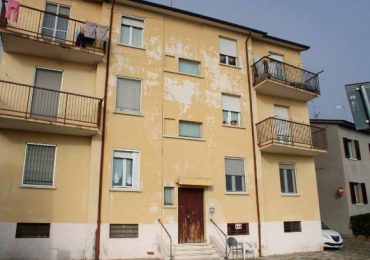 Longiano, casa popolare malmessa: <b>acqua</b> e aria dalle finestre e bollette esose - Corriere Romagna