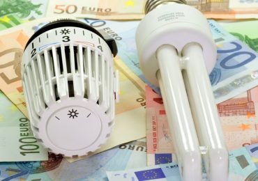 Come <b>risparmiare</b> sulle bollette, i consigli per tagliare i costi in casa - Idealista