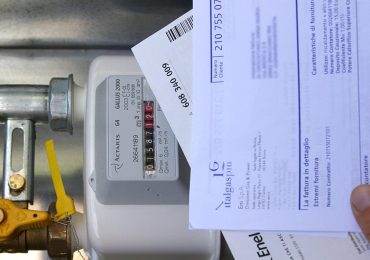 Caos bollette, per 11 milioni di vulnerabili un <b>risparmio</b> di 103 euro ma dovranno cambiare mercato