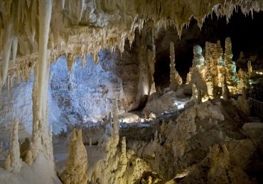 Le Grotte di Frasassi protagoniste a Casa Sanremo e nelle scuole liguri - Capocronaca