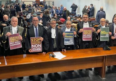 L'aula di Lamezia è inagibile e le udienze di Rinascita Scott si tengono a Catania, i penalisti ...