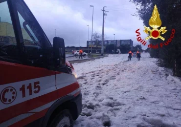 Maltempo Sicilia, bomba d'<b>acqua</b> su Messina e grandine nel Catanese - OK!Valdisieve