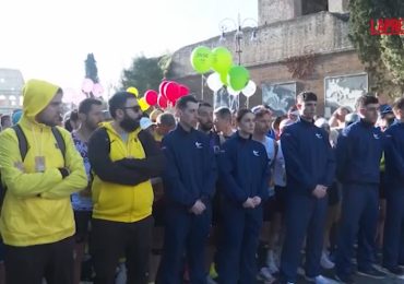 VIDEO Maratona di Roma, 42 secondi di silenzio per Papa Francesco prima della corsa
