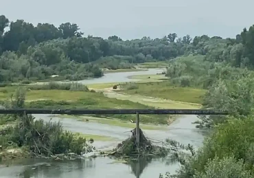 Jesi / Dramma sfiorato sul fiume Esino, 26enne in <b>acqua</b> salvata da un militare