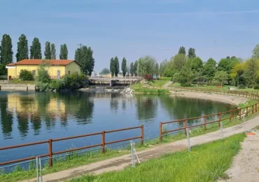 I colori del tricolore si accendono sulla Muzza a Paullo per ricordare i problemi dell'emergenza idrica